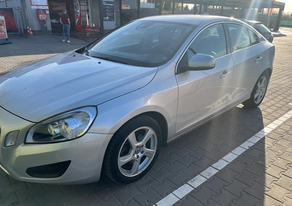 Volvo S60 cena 35000 przebieg: 199330, rok produkcji 2012 z Chełm małe 232